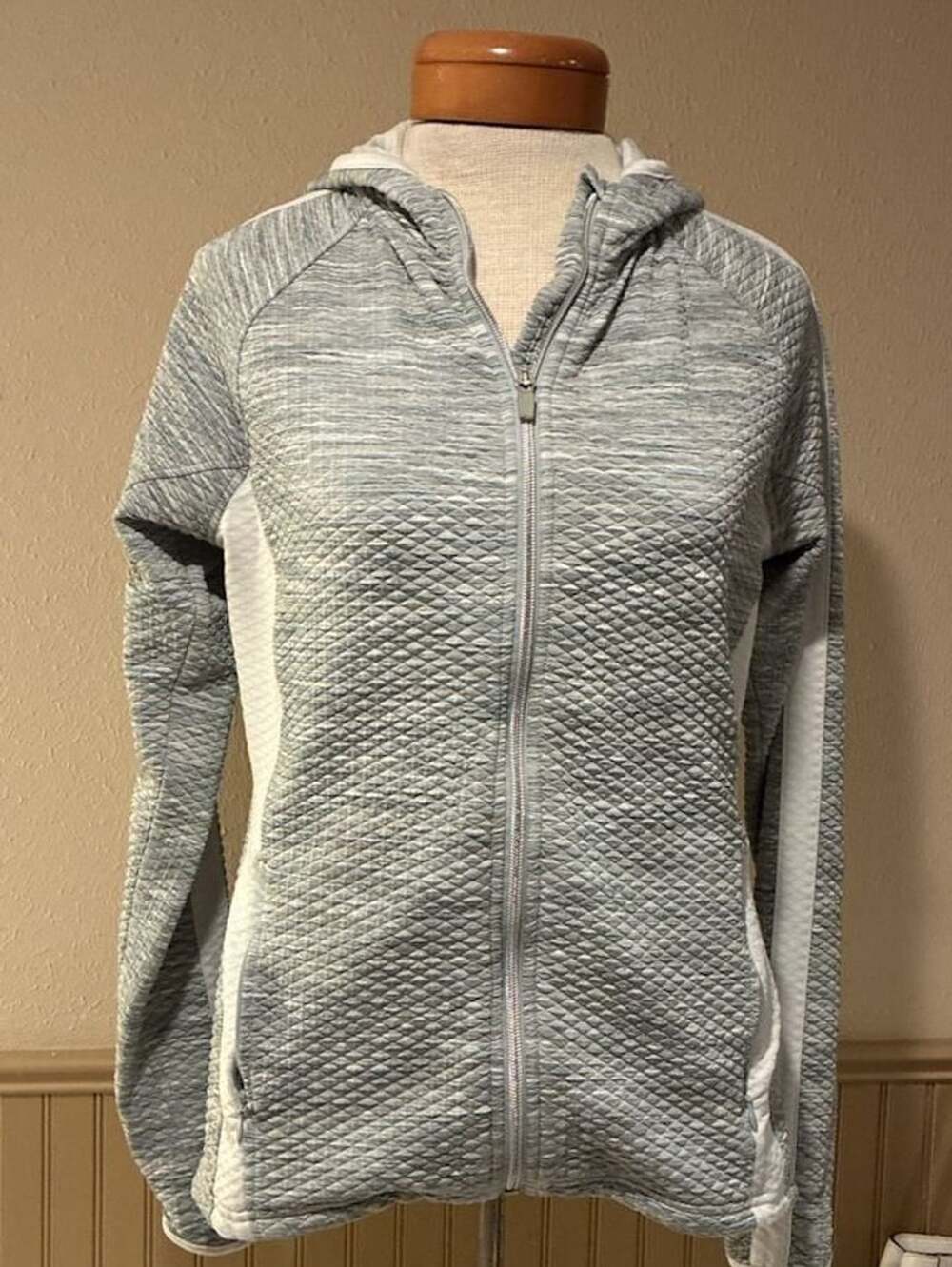 Athleta Snowscape Hooded Full Zip Jacket Size M Gray Quilted Thumbholes